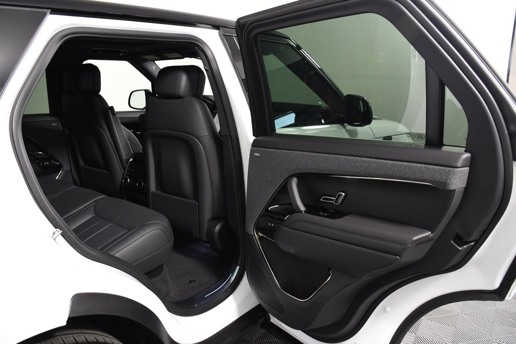 2025 Land Rover Range Rover Sport SE photo 12