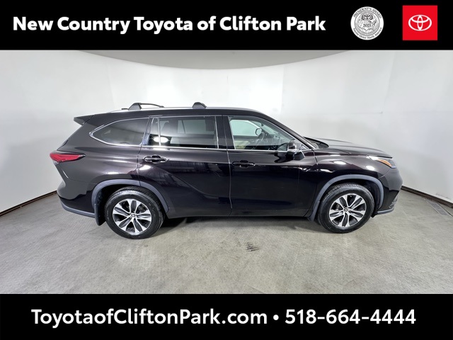 2020 Toyota Highlander XLE photo 2