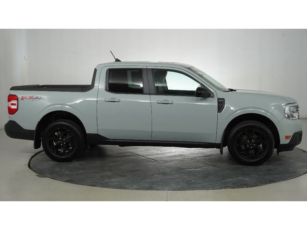 2024 Ford Maverick Lariat photo 2