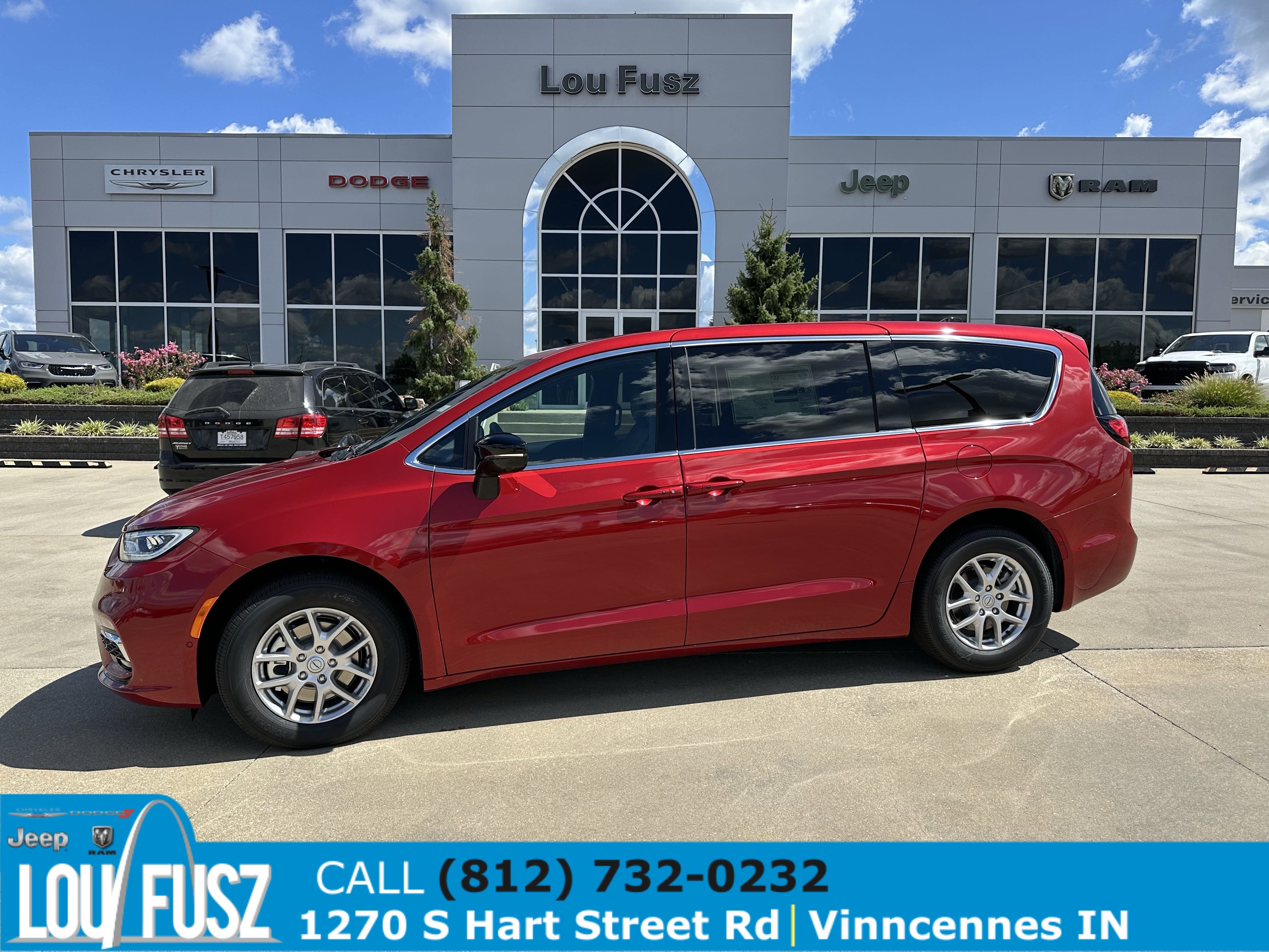 2026 Chrysler Pacifica Select's photo