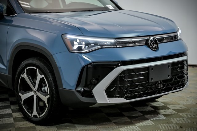 2025 Volkswagen Taos SEL photo 3