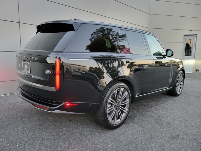 2023 Land Rover Range Rover SE photo 5