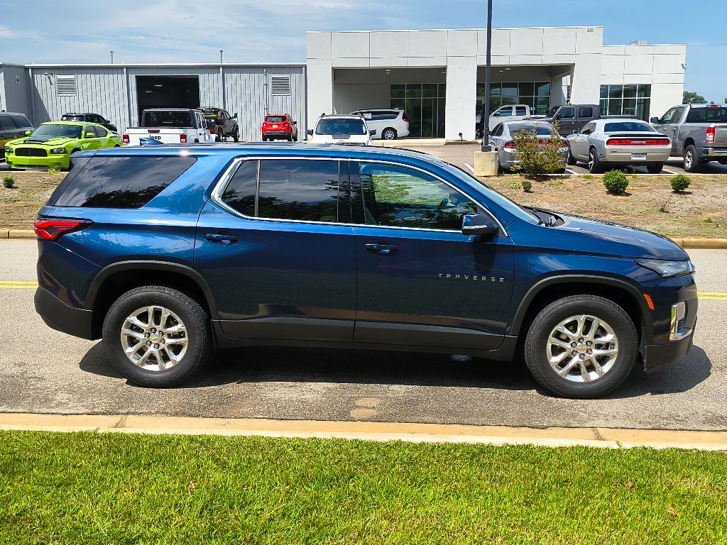 2022 Chevrolet Traverse LS photo 9