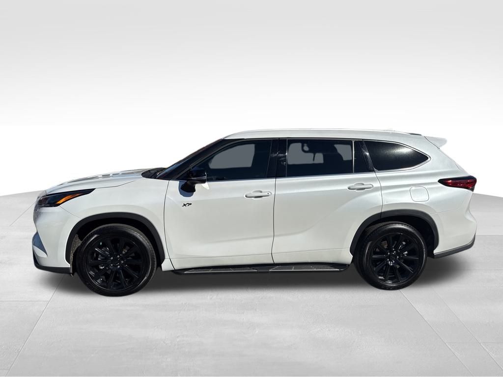 2022 Toyota Highlander XLE photo 4