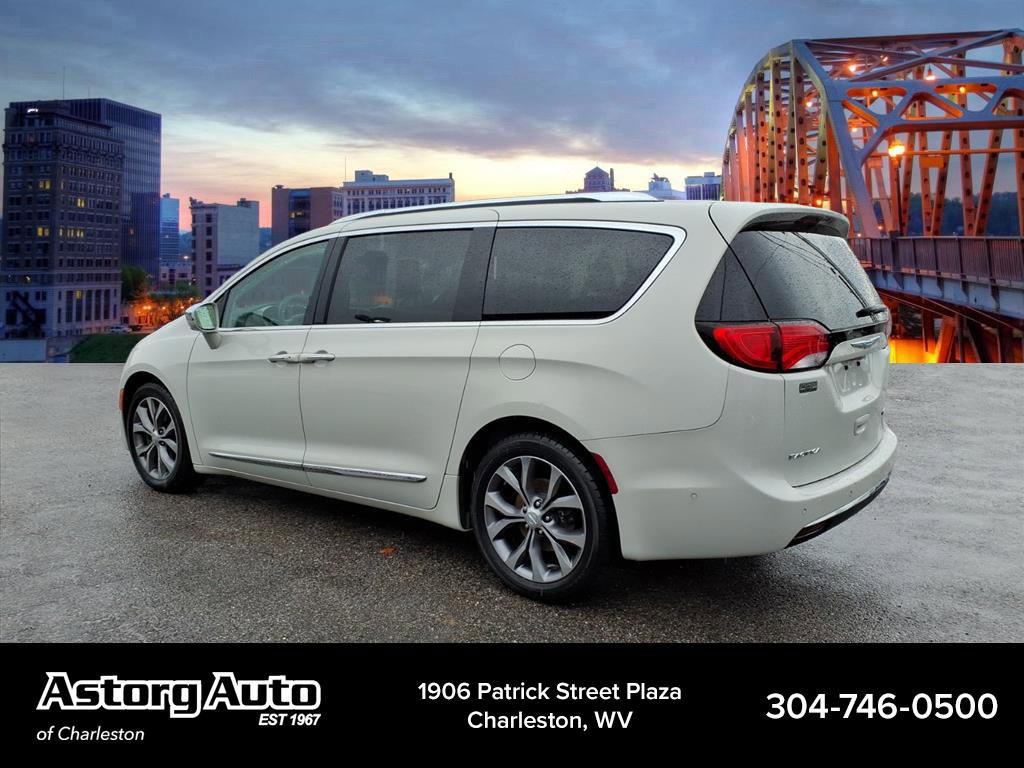 2017 Chrysler Pacifica Limited photo 4