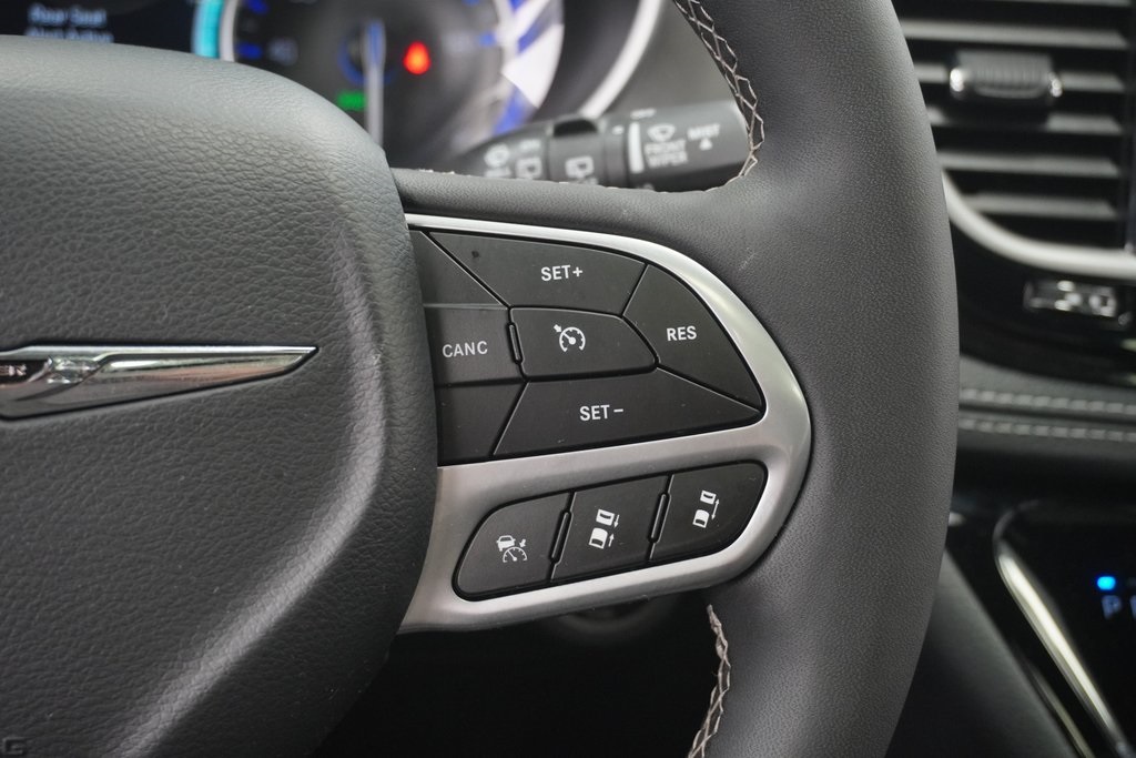 2025 Chrysler Pacifica photo 28
