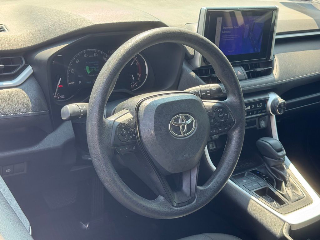2023 Toyota RAV4 XLE photo 18