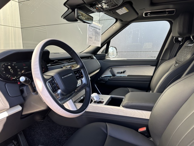 2025 Land Rover Range Rover SV photo 29
