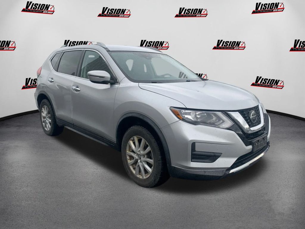 2019 Nissan Rogue SV photo 3