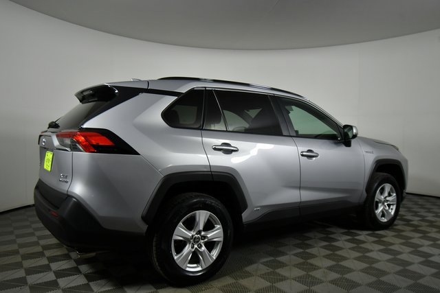 2021 Toyota RAV4 Hybrid XLE photo 9