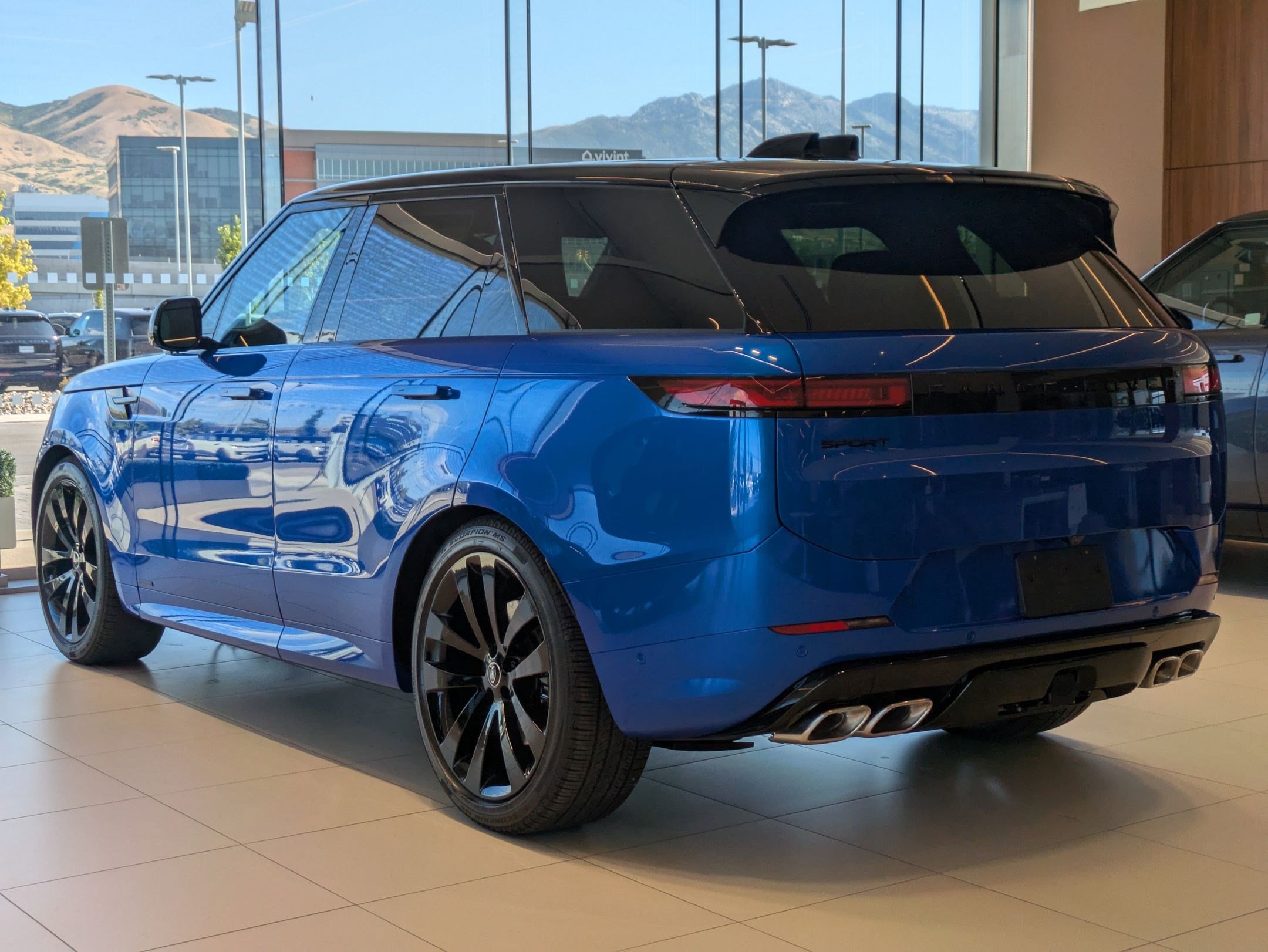 2025 Land Rover Range Rover Sport Autobiography photo 3