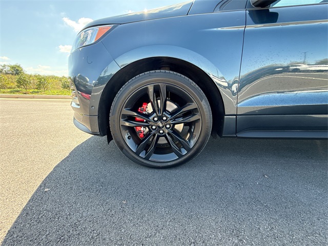 2022 Ford Edge ST photo 8