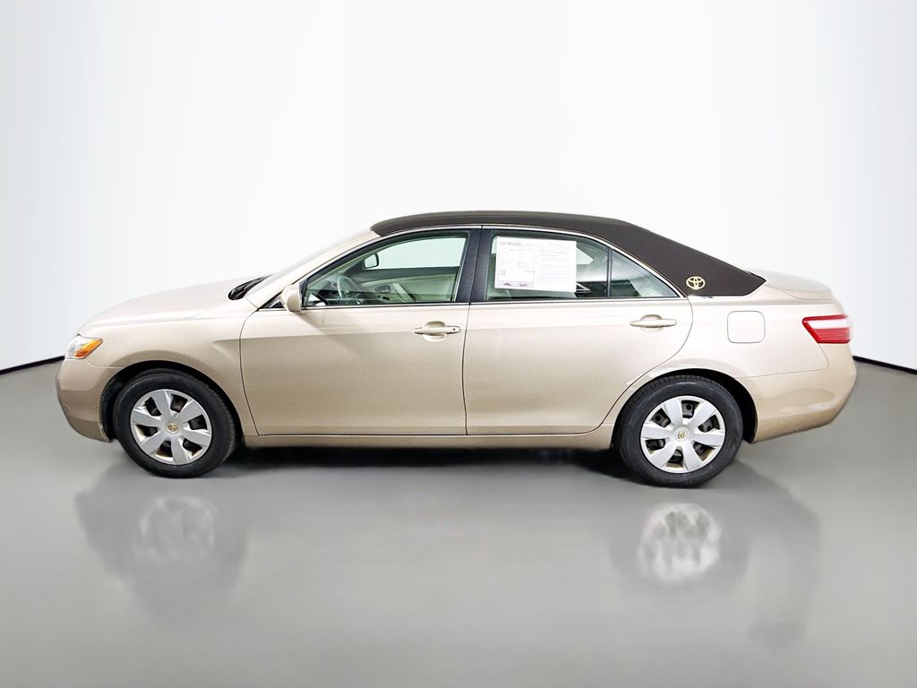 2009 Toyota Camry LE photo 4