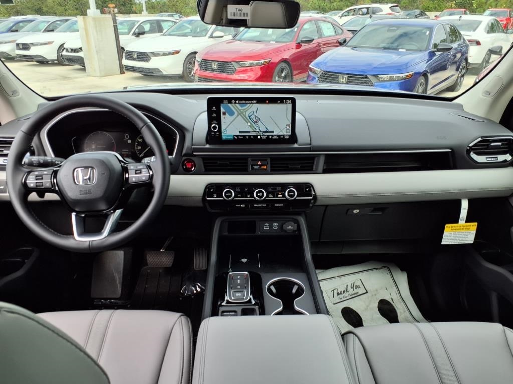 2025 Honda Pilot Touring photo 9