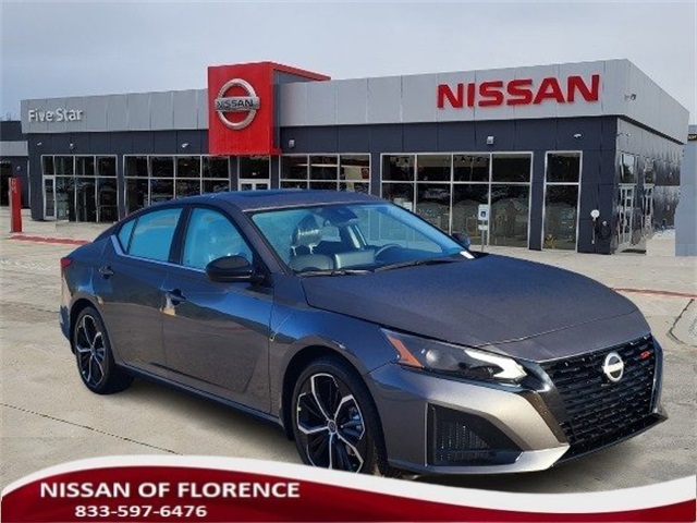 2025 Nissan Altima SR's photo