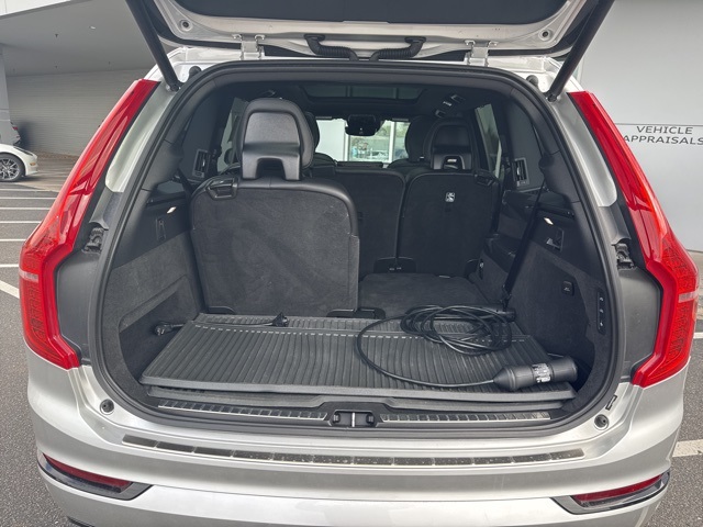 2022 Volvo XC90 Recharge T8 R-Design photo 3