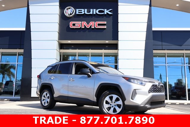 2020 Toyota RAV4 LE's photo