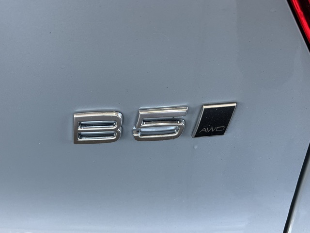 2025 Volvo XC40 Plus photo 7