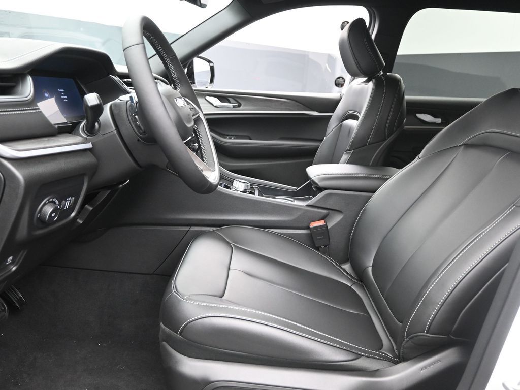 2025 Jeep Grand Cherokee Limited photo 12