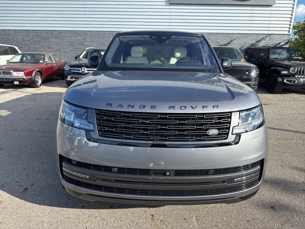 2023 Land Rover Range Rover SE photo 2