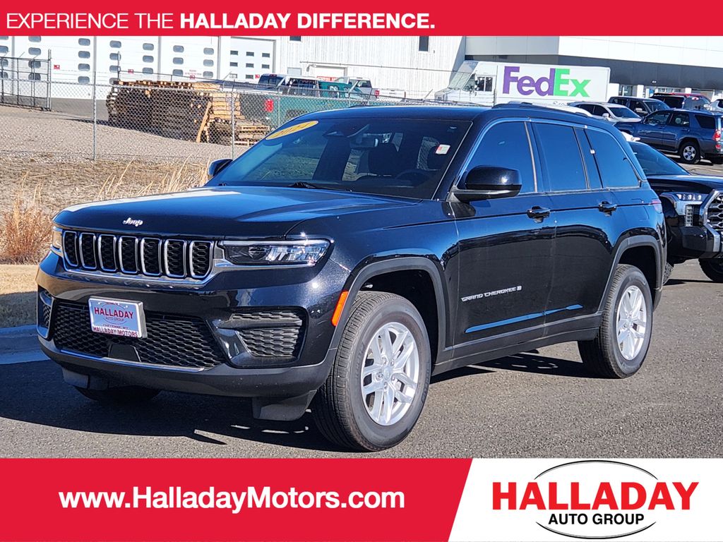 2024 Jeep Grand Cherokee Laredo's photo