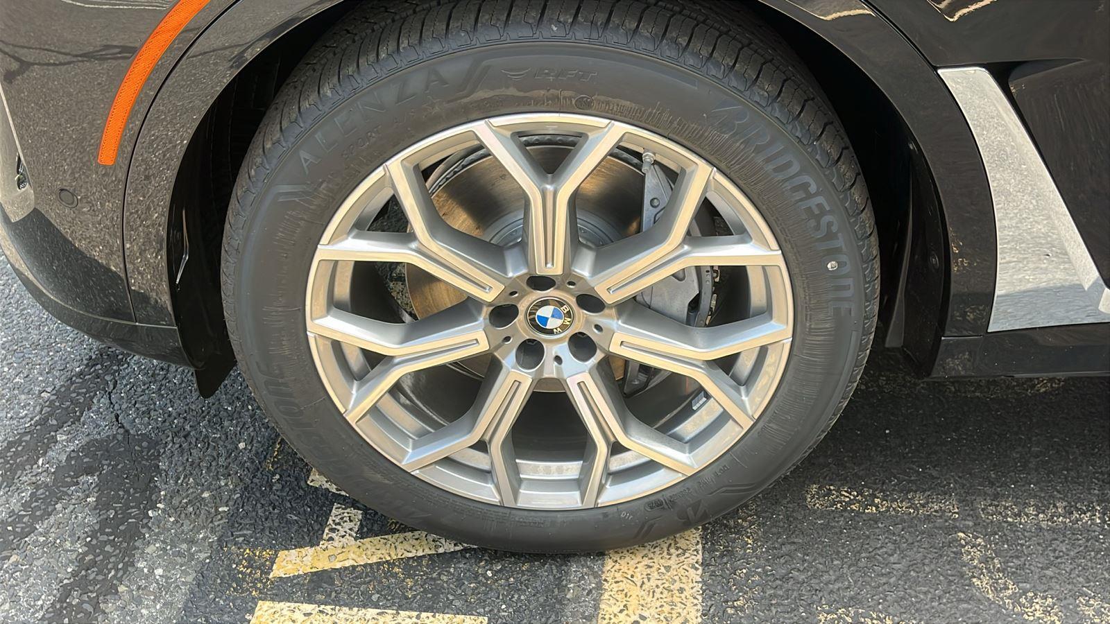New 2026 Black Sapphire Metallic BMW xDrive40i image 9