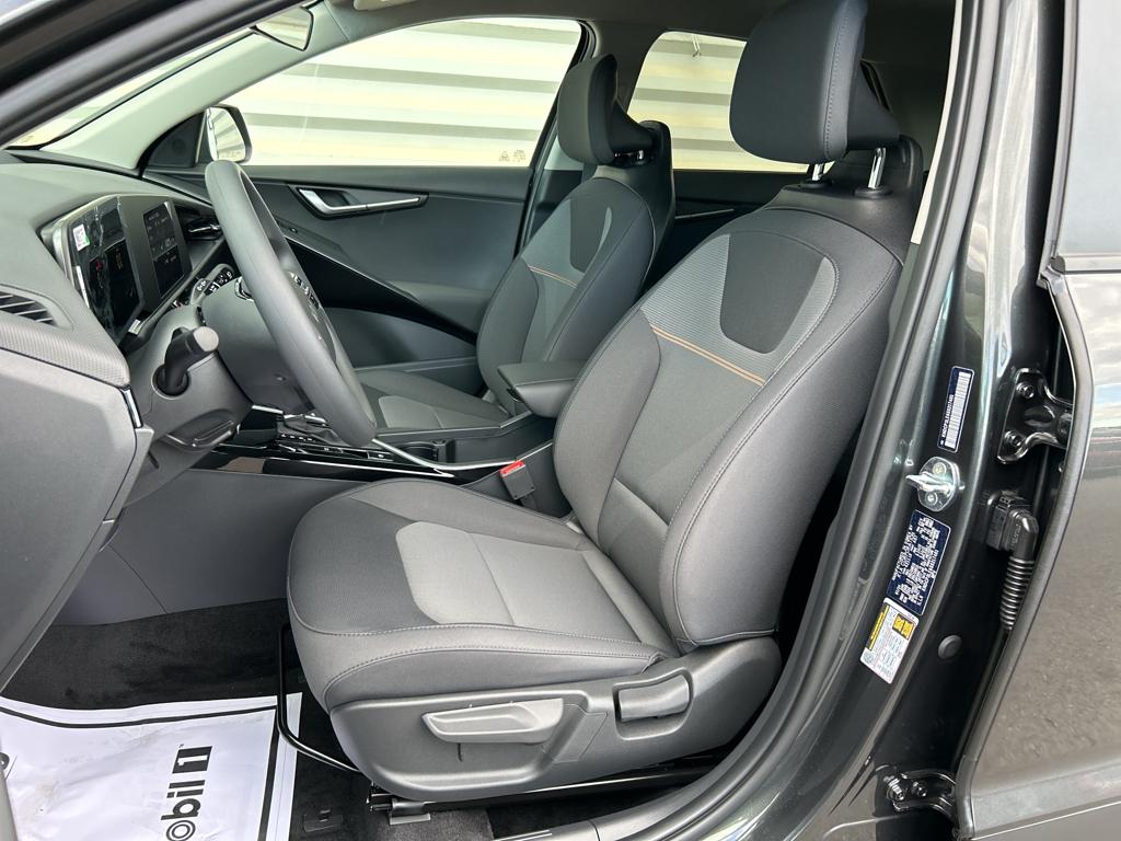 2025 Kia Niro LX photo 13