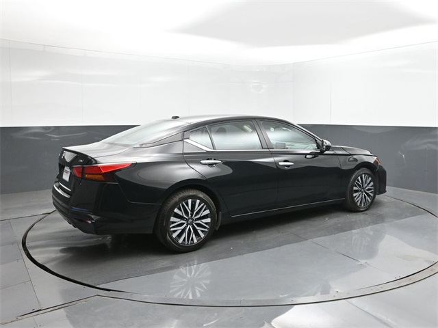 2024 Nissan Altima 2.5 SV photo 11