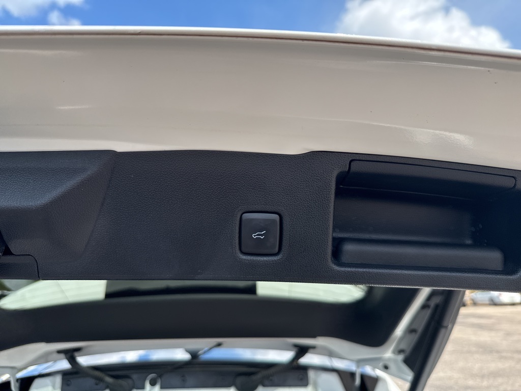 2022 Ford Escape SEL photo 23