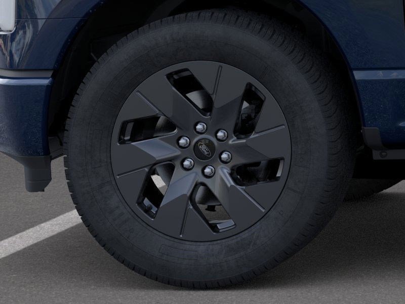 2025 Ford F-150 Lightning Lariat photo 18