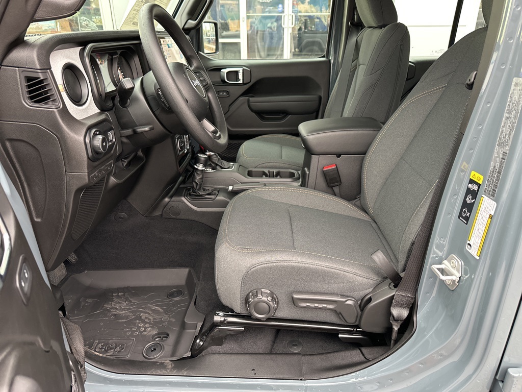 2025 Jeep Wrangler Sport photo 21