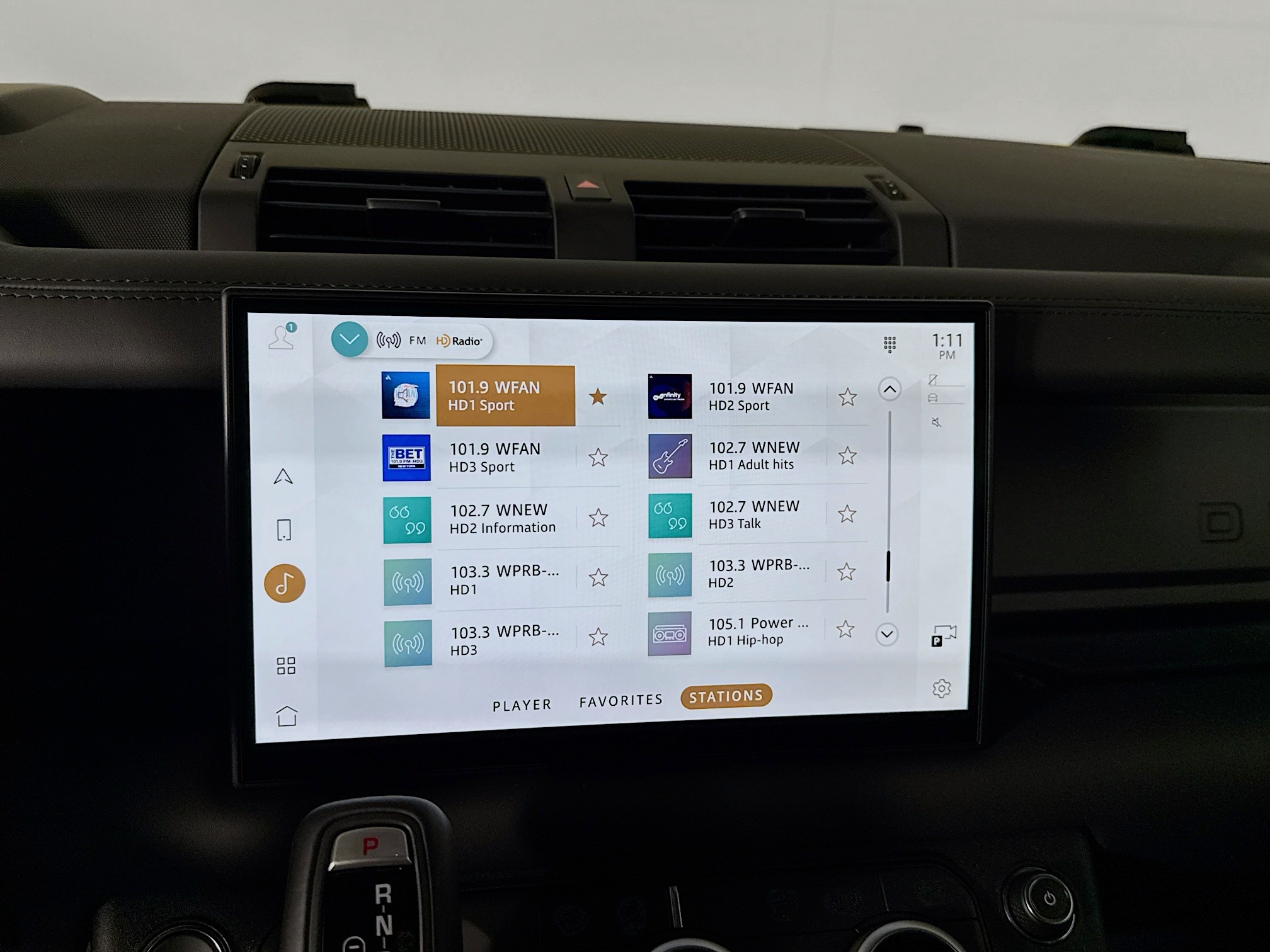 2025 Land Rover Defender 110 X-Dynamic SE photo 6