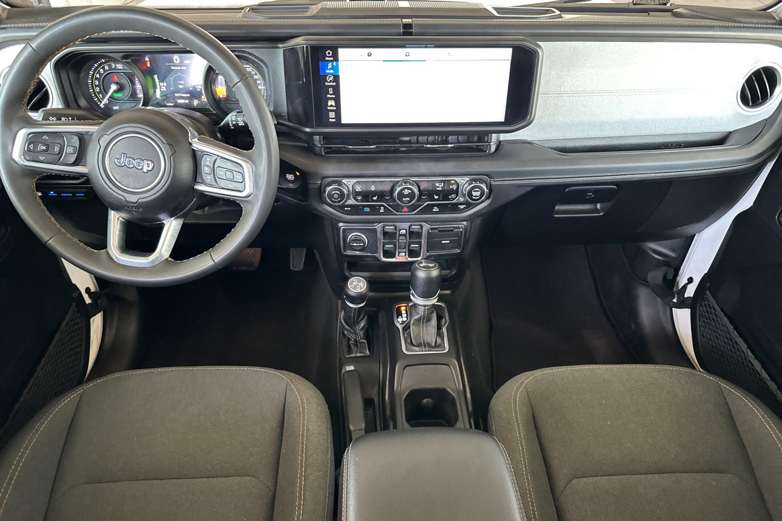 2024 Jeep Wrangler Sahara 4xe photo 13