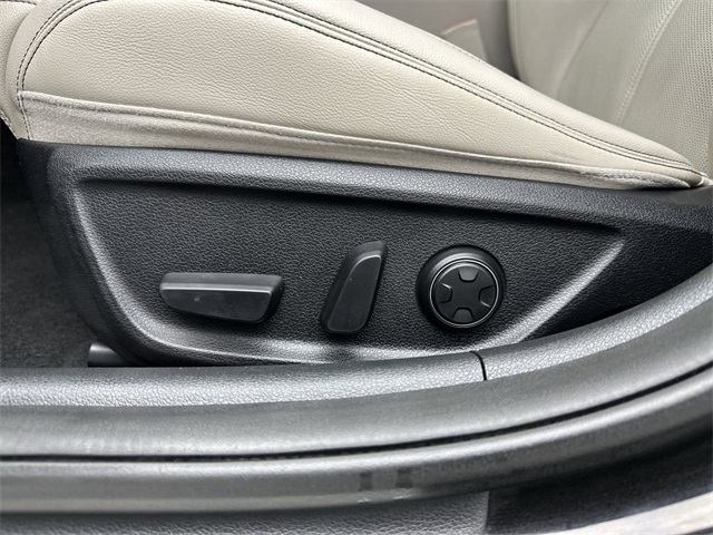 2019 Genesis G70 2.0T Advanced photo 3