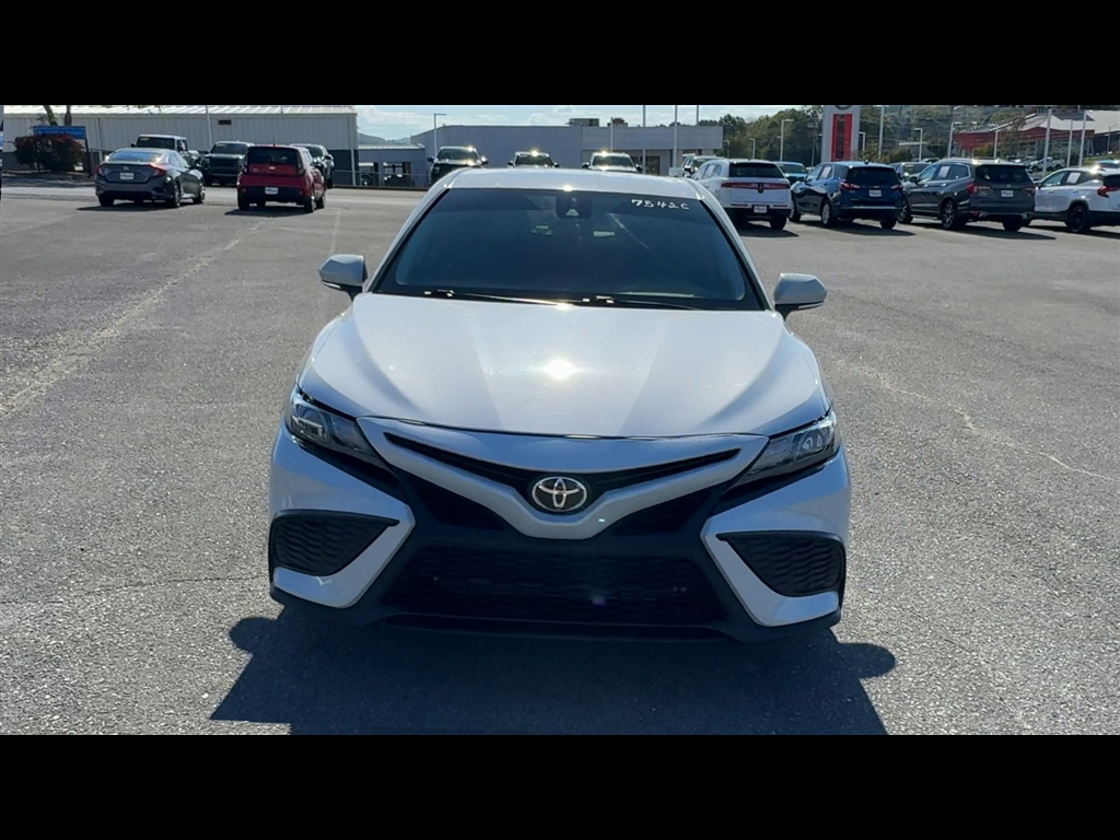 2022 Toyota Camry SE photo 2
