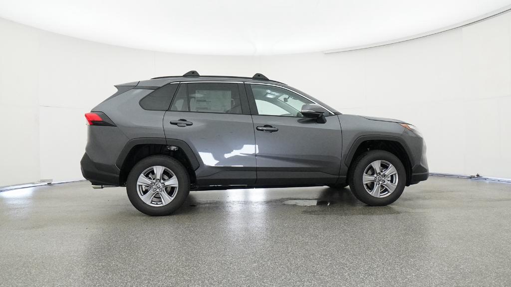 2025 Toyota RAV4 XLE photo 26