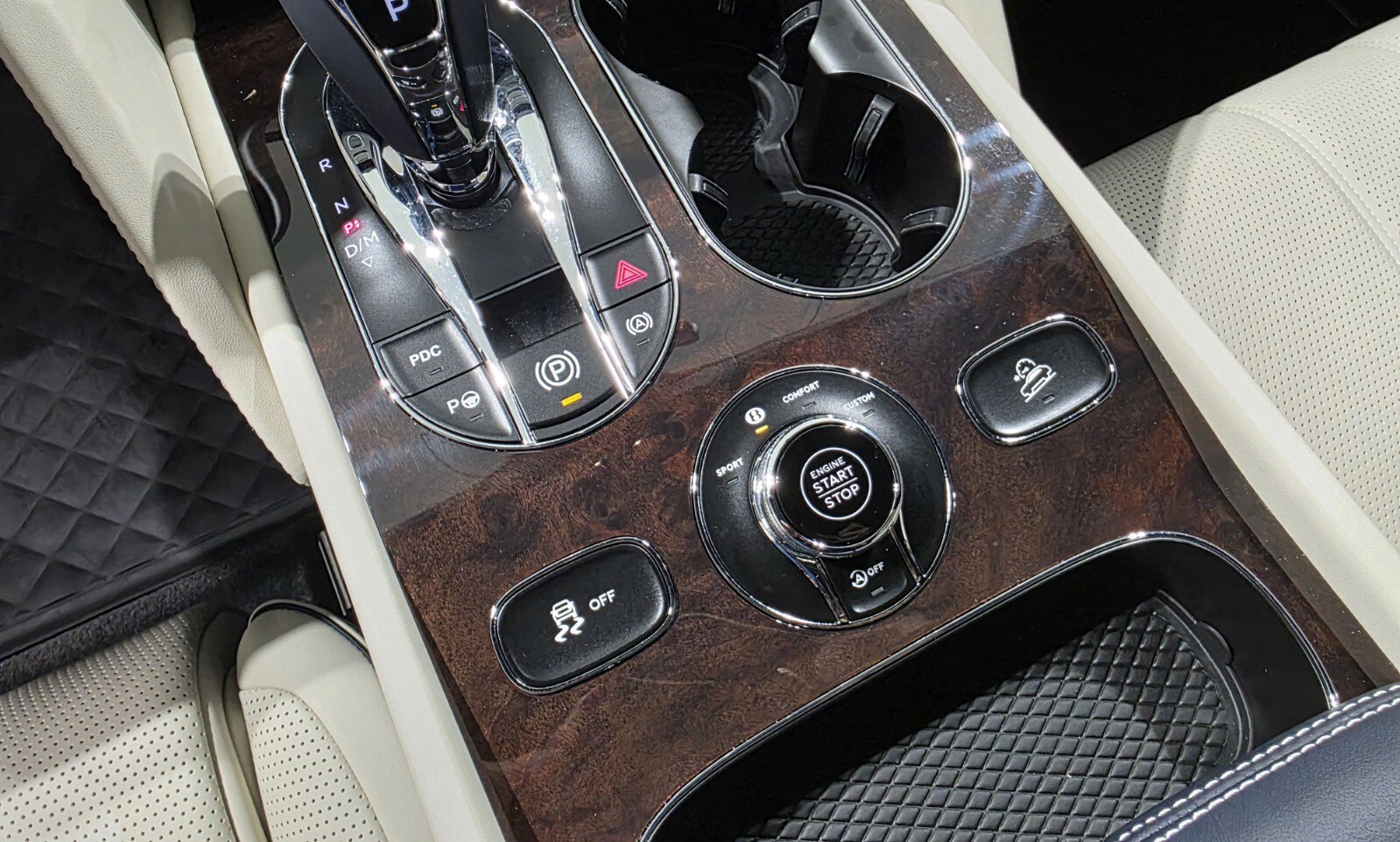 2023 Bentley Bentayga EWB Azure Mulliner photo 18