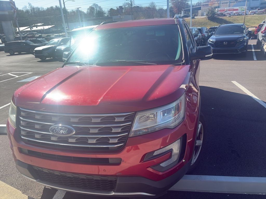 2016 Ford Explorer XLT photo 4