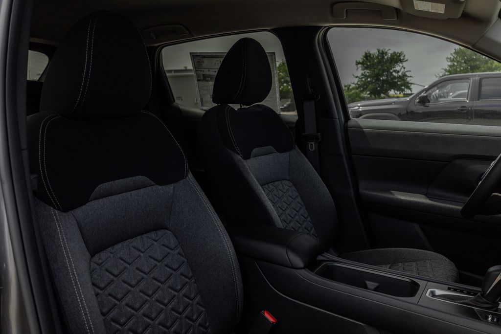 2025 Nissan Kicks SV photo 22
