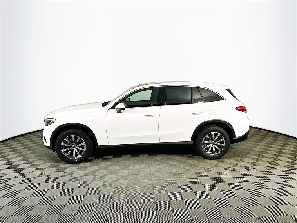 2026 Mercedes Benz GLC 300 4MATIC photo 3