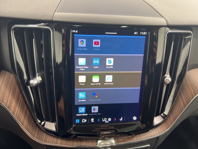 2022 Volvo XC60 B5 Momentum photo 17