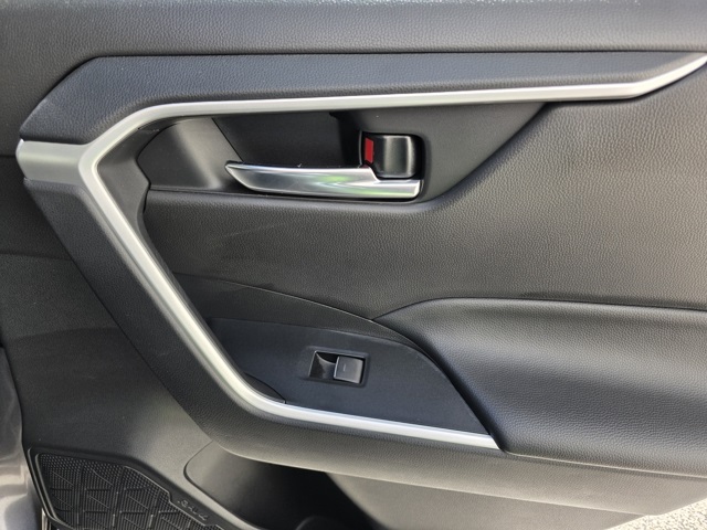 2024 Toyota RAV4 Hybrid XLE photo 12