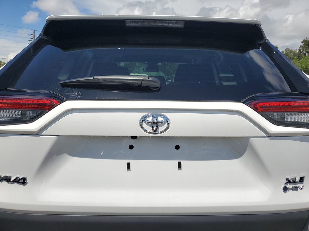 2025 Toyota RAV4 Hybrid XLE photo 12