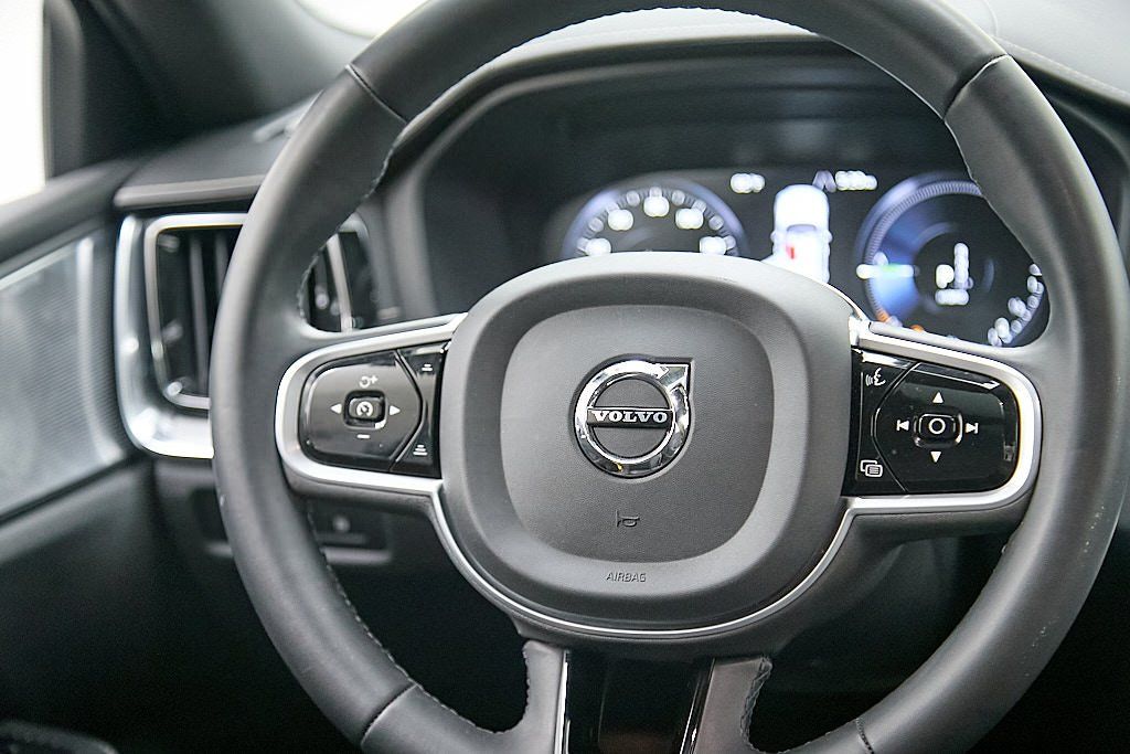 2022 VOLVO S60 - Image 26