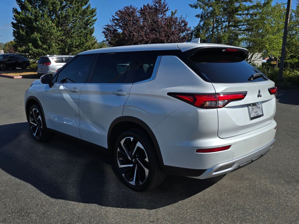 2023 Mitsubishi Outlander SE Black Edition Ralliart photo 4