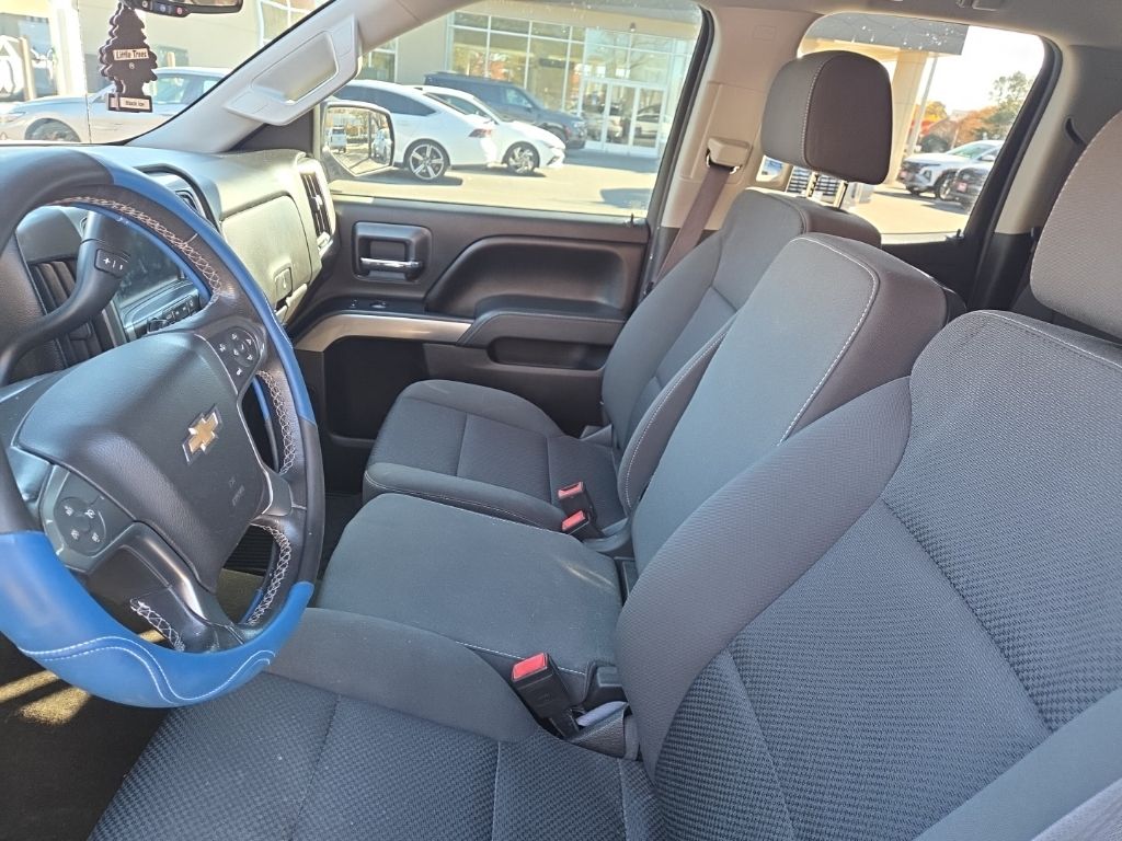 2017 Chevrolet Silverado 1500 LT photo 3