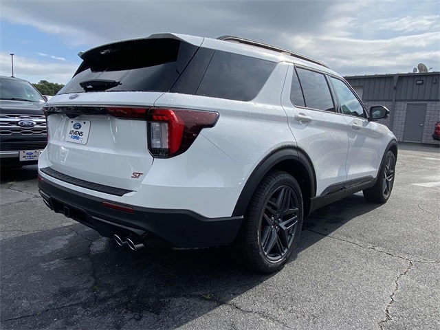 2025 Ford Explorer ST photo 3