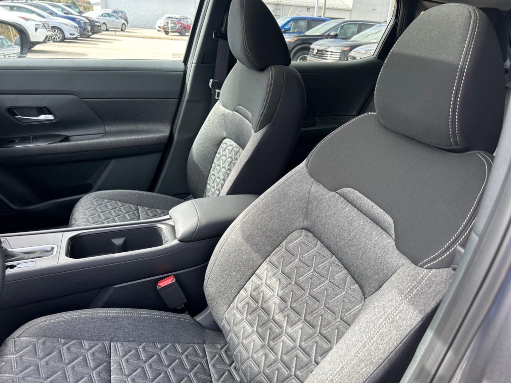 2026 Nissan Kicks SV photo 4