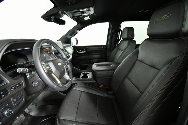 2024 Chevrolet Suburban High Country photo 2