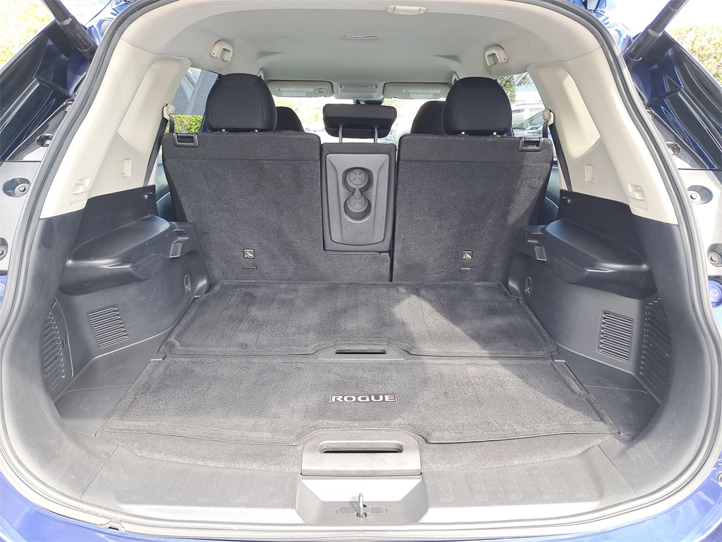 2020 Nissan Rogue SV photo 10